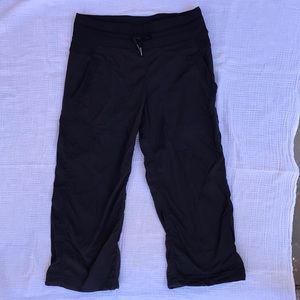 Lululemon studio crop sz 4 excellent cont.